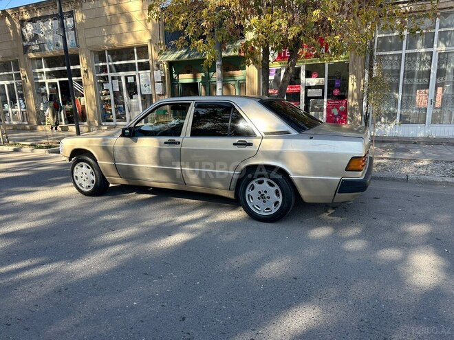 Mercedes 190 1990, 153,000 km - 1.8 л - Qazax