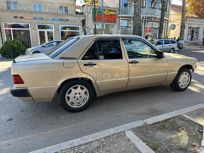Mercedes 190 1990, 153,000 km - 1.8 л - Qazax