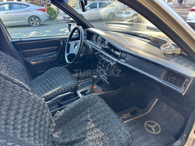Mercedes 190 1990, 153,000 km - 1.8 л - Qazax