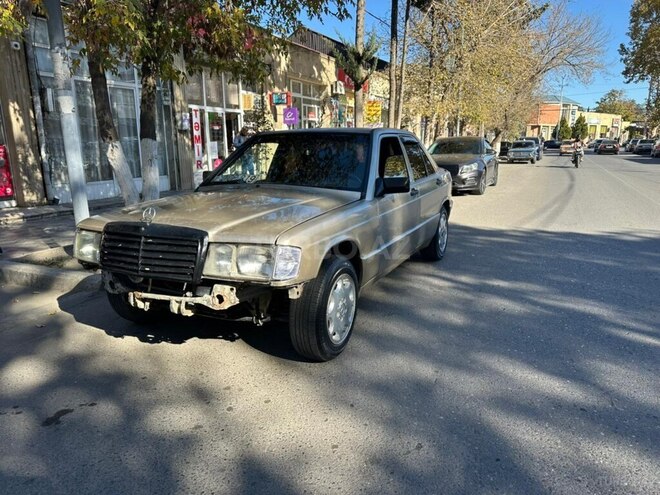Mercedes 190 1990, 153,000 km - 1.8 л - Qazax