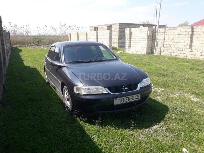 Opel Vectra 1996, 300,000 km - 1.6 l - Xudat