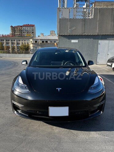 Tesla Model 3-1