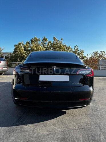 Tesla Model 3-6