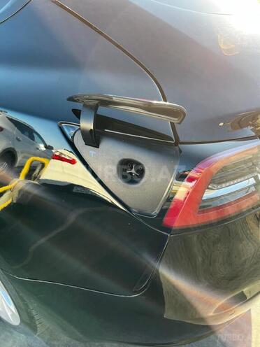 Tesla Model 3-11