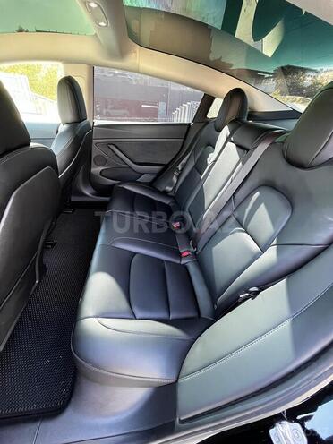 Tesla Model 3-15