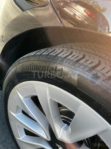 Tesla Model 3-10