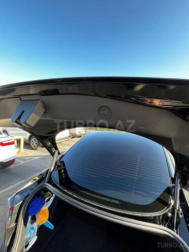 Tesla Model 3-12