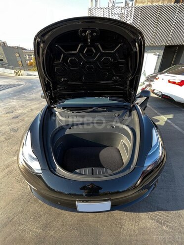 Tesla Model 3-4