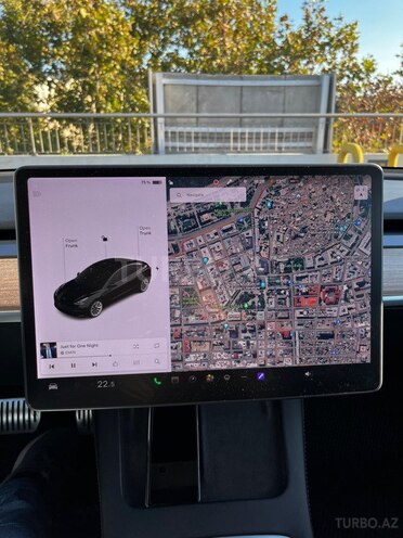 Tesla Model 3-16