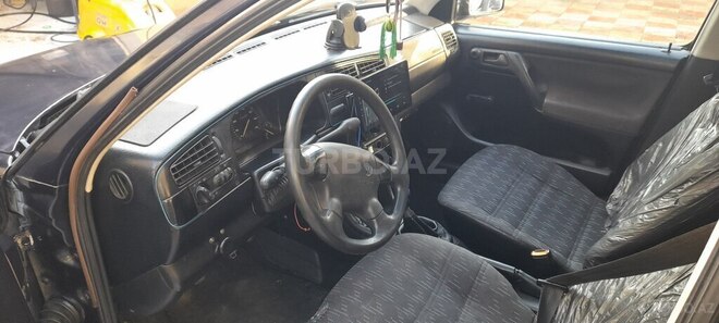 Volkswagen Golf 1993, 107,422 km - 1.6 l - Bakı