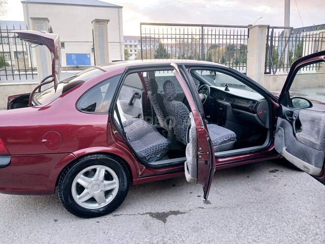 Opel Vectra 1996, 286,666 km - 1.6 l - Sumqayıt
