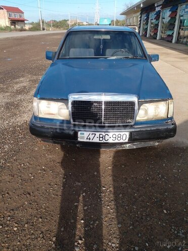 Mercedes E 220 1990, 250,852 km - 2.2 l - Salyan