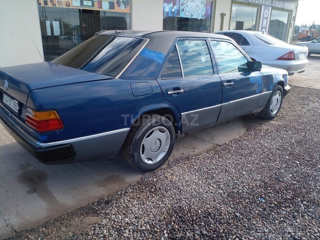 Mercedes E 220 1990, 250,852 km - 2.2 l - Salyan