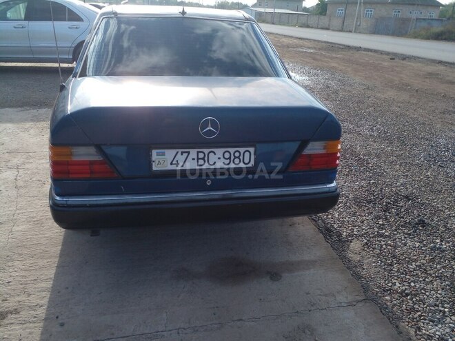 Mercedes E 220 1990, 250,852 km - 2.2 l - Salyan