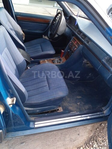 Mercedes E 220 1990, 250,852 km - 2.2 l - Salyan