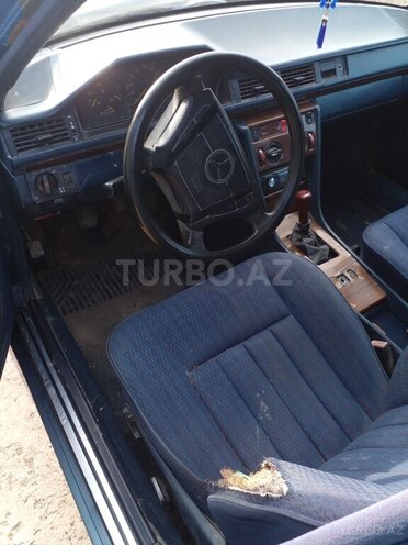 Mercedes E 220 1990, 250,852 km - 2.2 l - Salyan