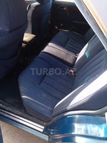 Mercedes E 220 1990, 250,852 km - 2.2 l - Salyan