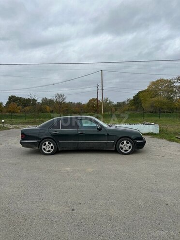 Mercedes E 220 d 2000, 329,784 km - 2.2 l - Xaçmaz
