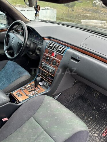 Mercedes E 220 d 2000, 329,784 km - 2.2 l - Xaçmaz