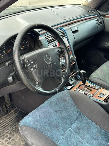 Mercedes E 220 d 2000, 329,784 km - 2.2 l - Xaçmaz