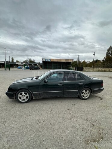 Mercedes E 220 d 2000, 329,784 km - 2.2 l - Xaçmaz
