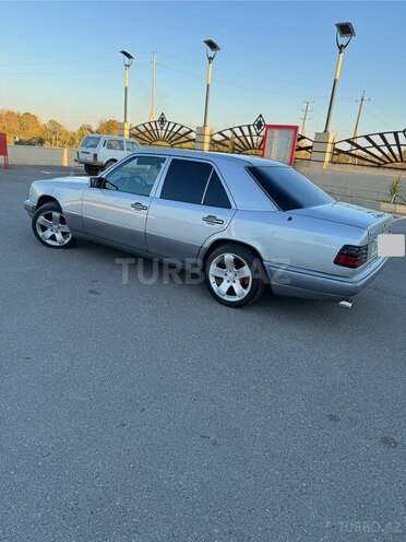 Mercedes E 220 1994, 360,000 km - 2.2 l - Beyləqan