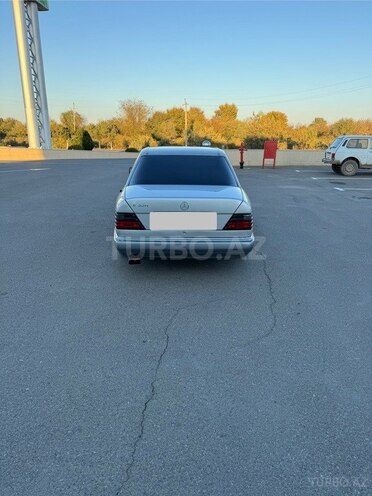 Mercedes E 220 1994, 360,000 km - 2.2 l - Beyləqan