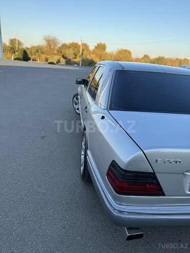 Mercedes E 220 1994, 360,000 km - 2.2 l - Beyləqan