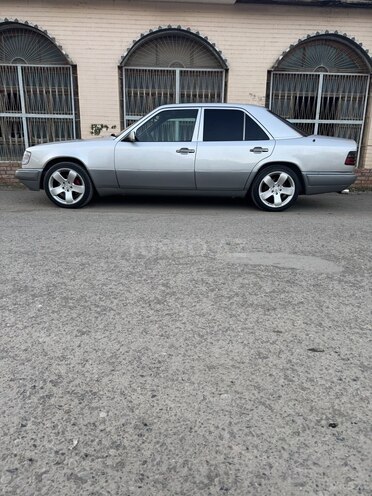 Mercedes E 220 1994, 360,000 km - 2.2 l - Beyləqan