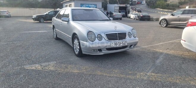 Mercedes E 220 d-3