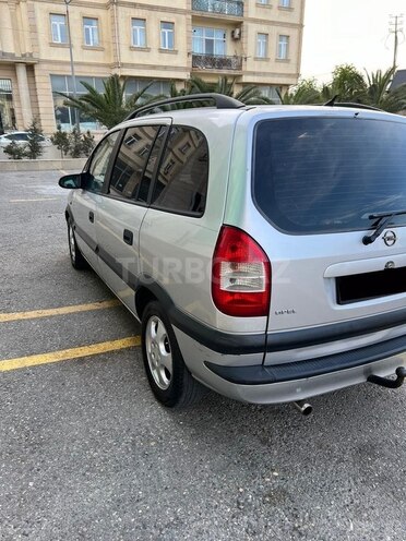 Opel Zafira-4