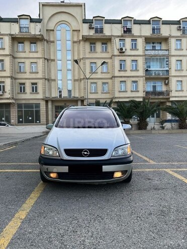 Opel Zafira-1
