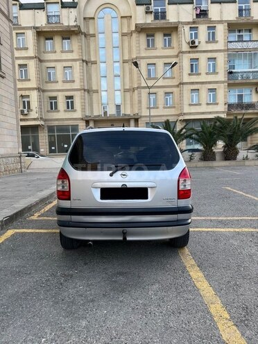 Opel Zafira-2
