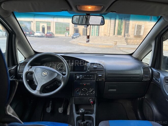 Opel Zafira-8
