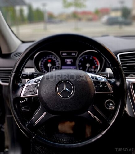 Mercedes ML 300 4MATIC 2014, 165,000 km - 3.5 л - Quba