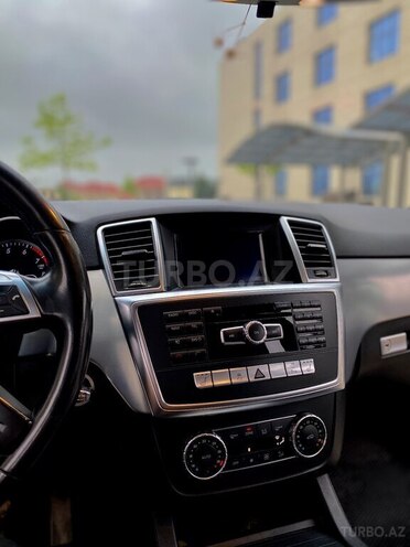 Mercedes ML 300 4MATIC 2014, 165,000 km - 3.5 л - Quba