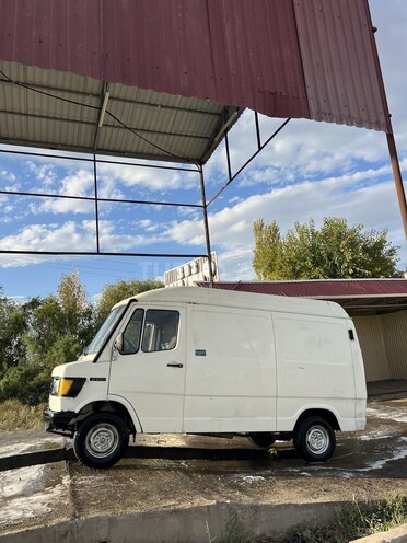 Mercedes 208 D 1990, 170,000 km - 2.3 l - İmişli