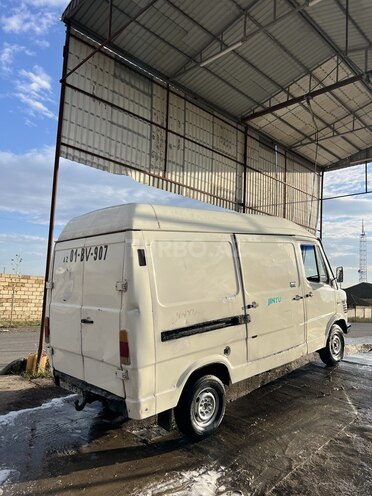 Mercedes 208 D 1990, 170,000 km - 2.3 l - İmişli