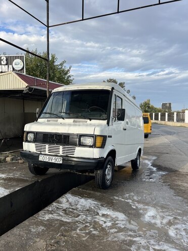 Mercedes 208 D 1990, 170,000 km - 2.3 l - İmişli