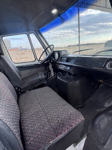 Mercedes 208 D 1990, 170,000 km - 2.3 l - İmişli