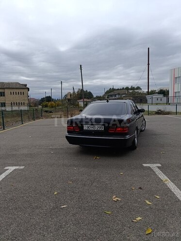 Mercedes E 240 2000, 370,000 km - 2.4 л - Masallı