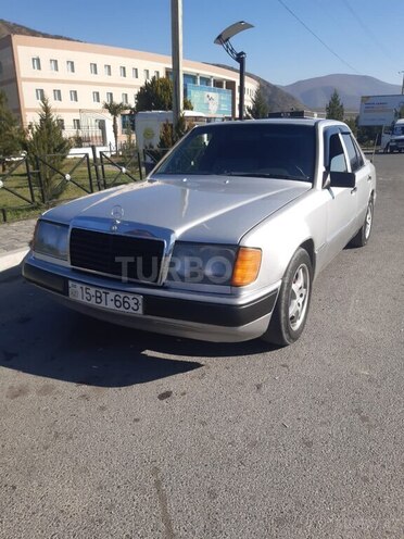 Mercedes E 200 d 1990, 653,425 km - 2.0 l - Şəki