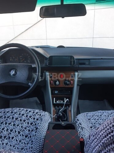 Mercedes E 200 d 1990, 653,425 km - 2.0 l - Şəki