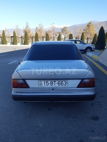 Mercedes E 200 d 1990, 653,425 km - 2.0 l - Şəki