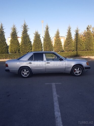 Mercedes E 200 d 1990, 653,425 km - 2.0 l - Şəki