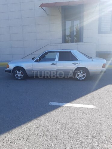 Mercedes E 200 d 1990, 653,425 km - 2.0 l - Şəki