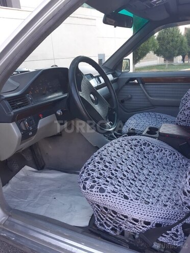 Mercedes E 200 d 1990, 653,425 km - 2.0 l - Şəki