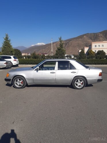 Mercedes E 200 d 1990, 653,425 km - 2.0 l - Şəki