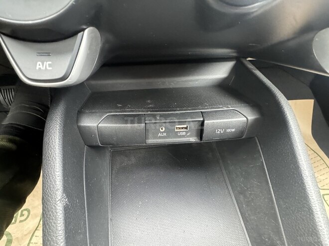 Kia Rio-11