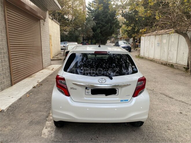 Toyota Vitz 2015, 95,000 km - 1.3 л - Bakı